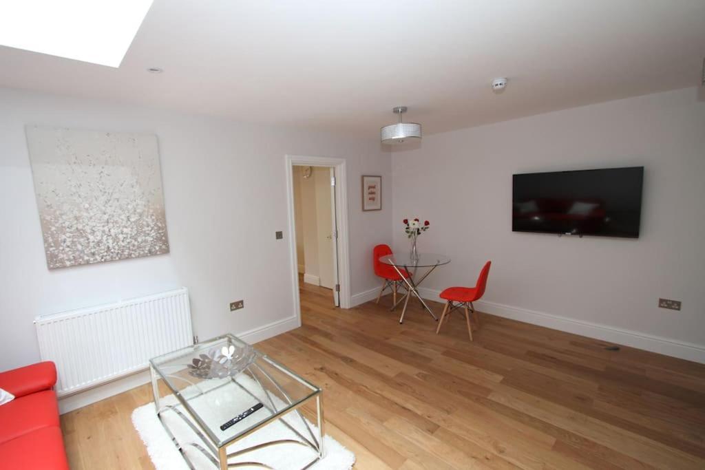 Appartamento Lovely One Bed Apartment-near Transport-village-freeparking