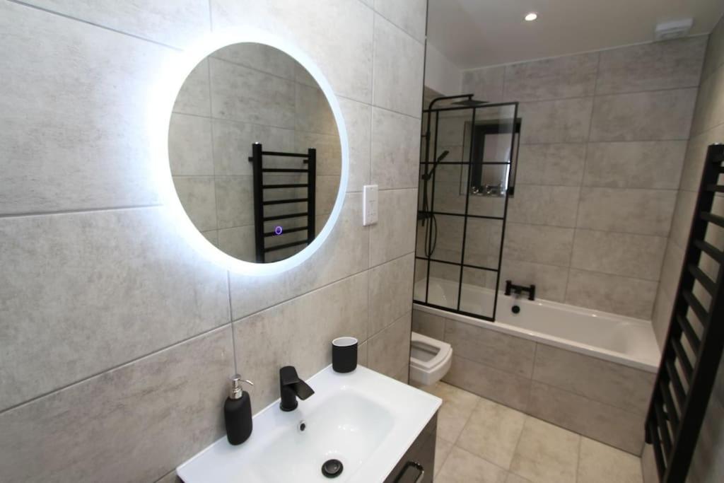 Lovely One Bed Apartment-near Transport-village-freeparking Appartamento Londra