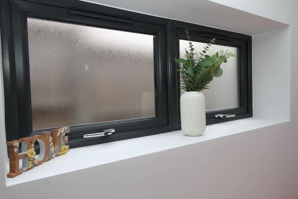 Appartamento Lovely One Bed Apartment-near Transport-village-freeparking Londra